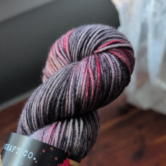 Dungeons and Dragons Yarn Skein - Picture 3 of 4